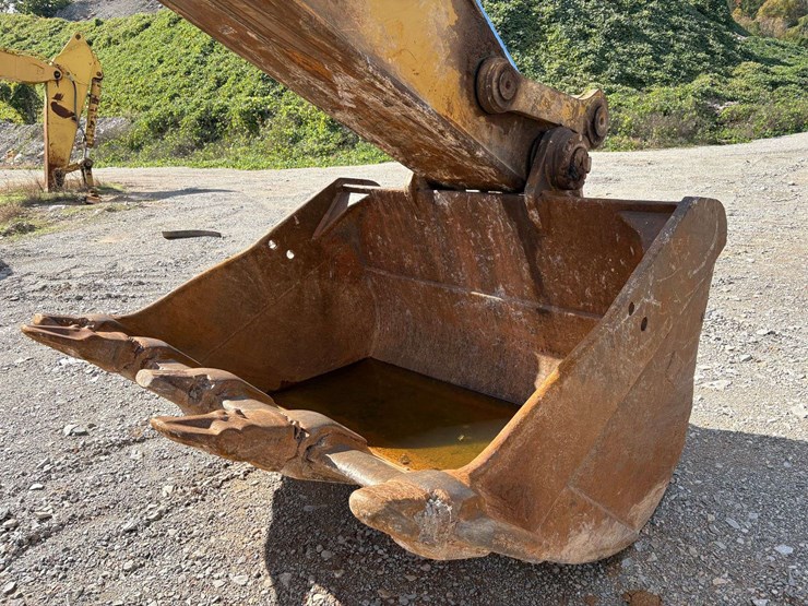 1999-caterpillar-375l-image-32