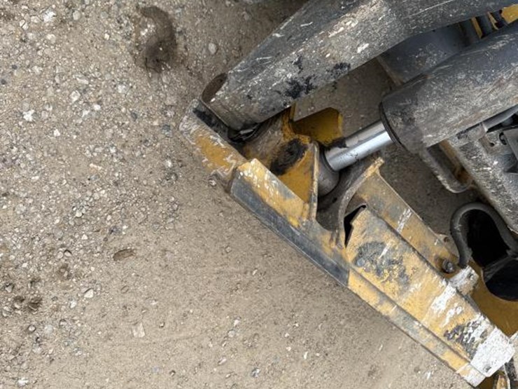 2019-deere-331g-image-13