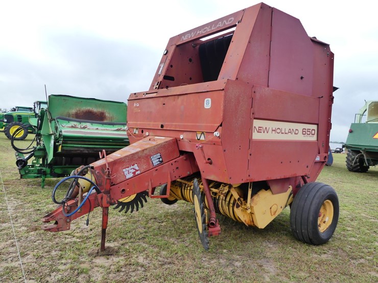 new-holland-650-image-2