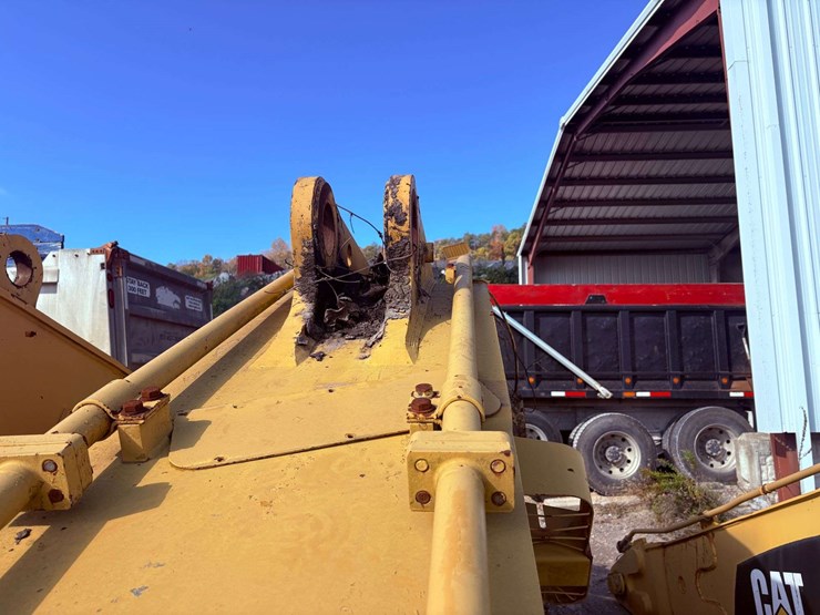 caterpillar-375-image-7