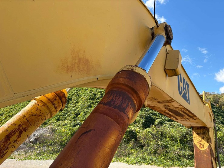 1998-caterpillar-375l-image-31