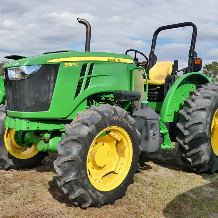 2015 JOHN DEERE 5085E