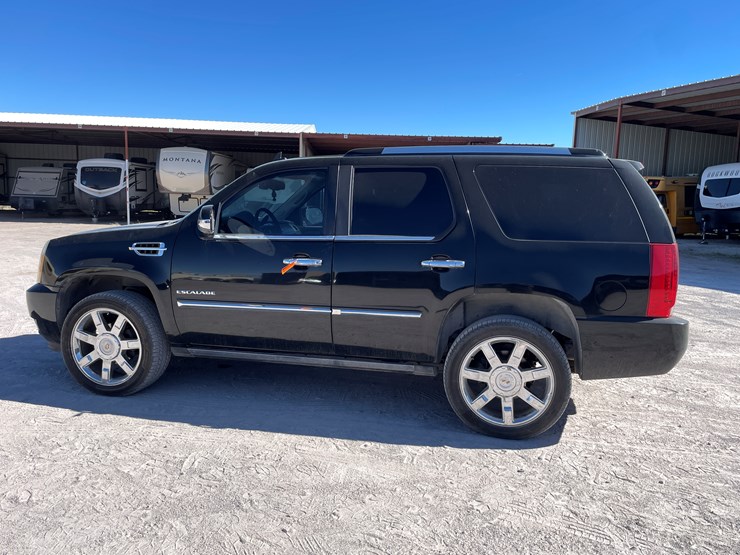 2010-cadillac-escalade-image-8