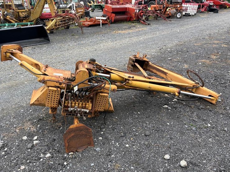 case-d100xr-backhoe-image-1