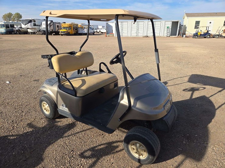 2017-e-z-go-txt-elite-lithium-golf-cart-image-2