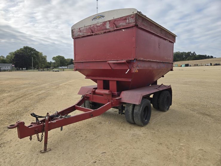 #5914-•-double-b-gravity-wagon-w/-shurr-lok-roll-tarp-image-1