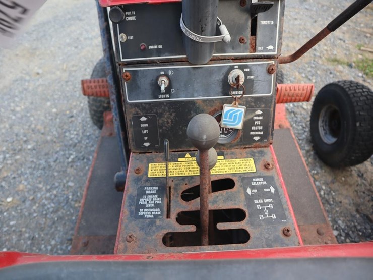 wheel-horse-lawn-&-garden-tractor-image-16