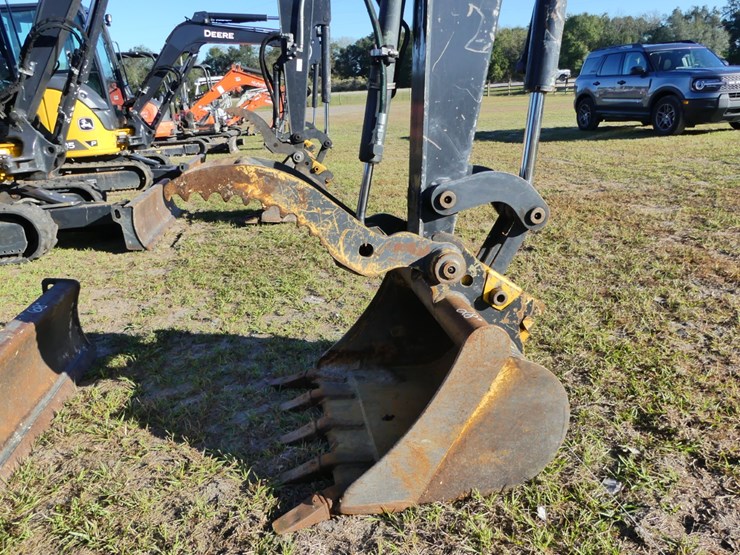 2022-deere-35g-image-10