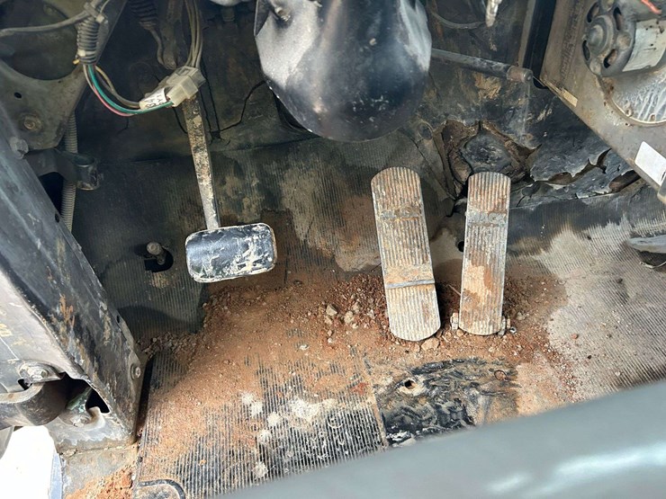 1989-mack-r690t-fuel-&-lube-truck-image-44