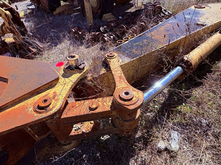 caterpillar-375-image-6