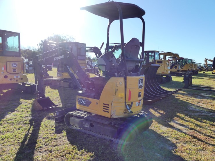 2023-deere-17g-image-4