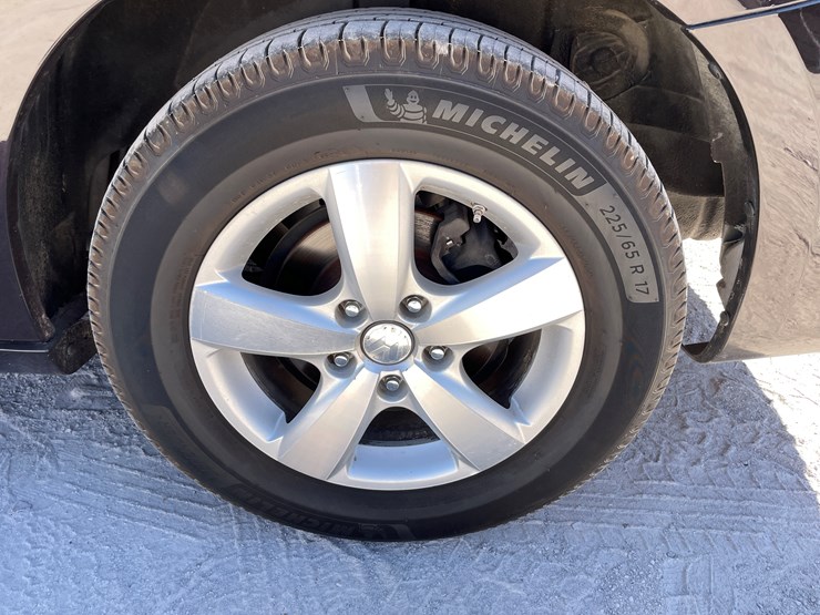 2010-volkswagen-routan-image-9