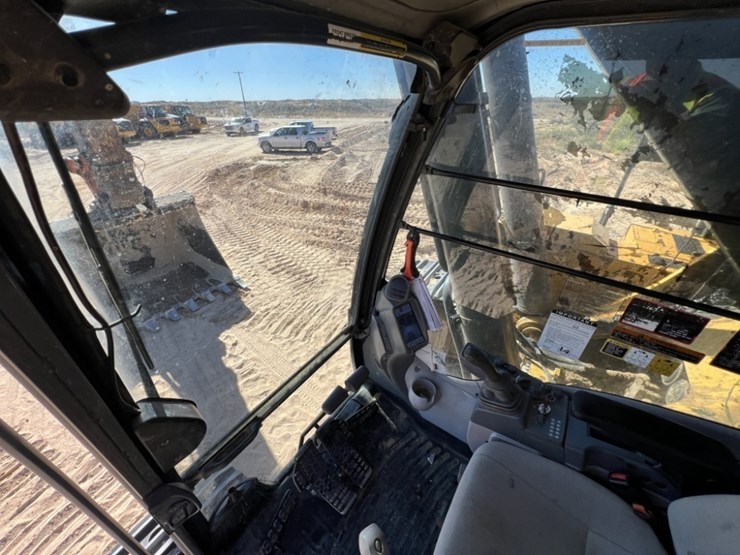 2019-deere-670g-lc-image-63