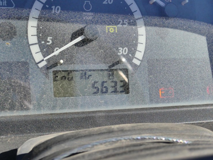 2018-john-deere-4052m-image-16