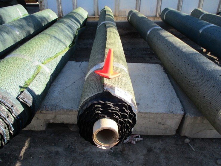 250unused-roll-of-artificial-turf-image-1