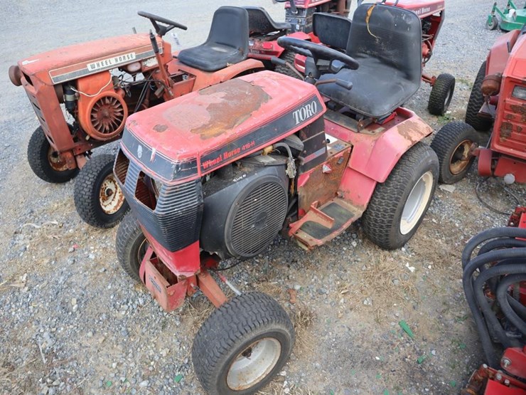 wheel-horse-lawn-&-garden-tractor-image-4