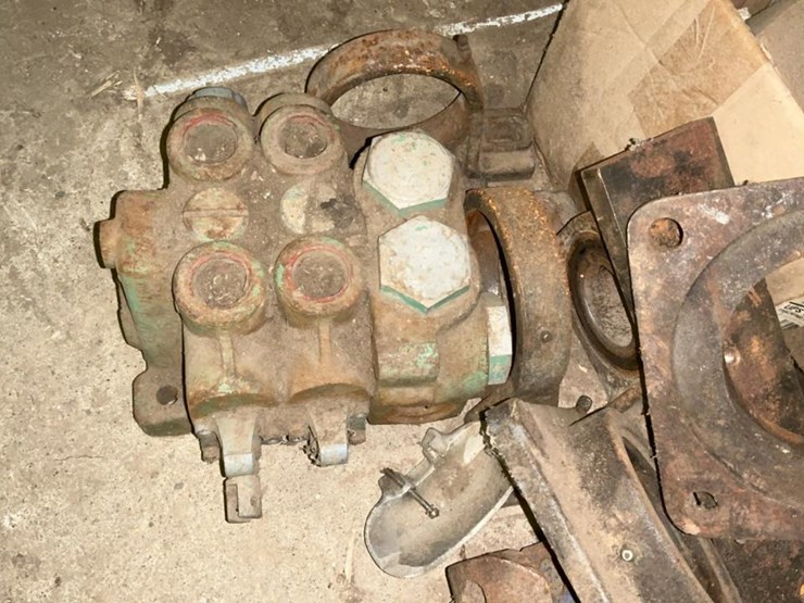 #760-•-pulleys,-cylinders,-and-assorted-parts-image-14