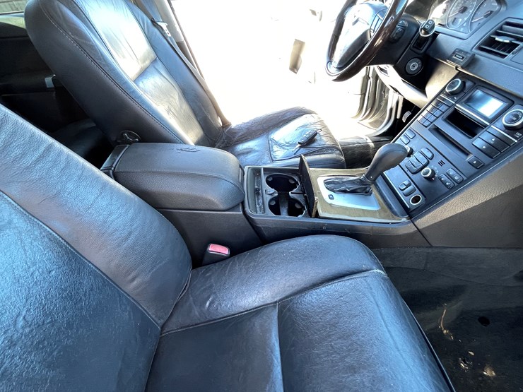 2010-volvo-xc90-image-81