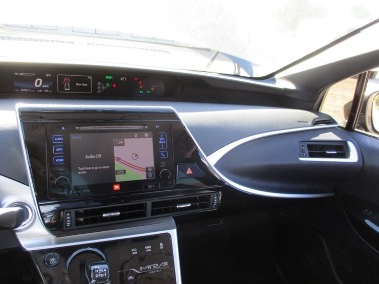 2016-toyota-mirai-sedan,-image-9