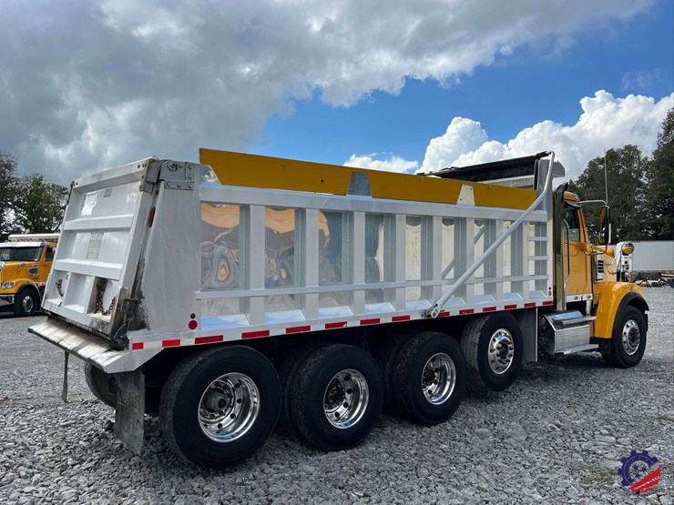 2020-freightliner-122sd-image-4