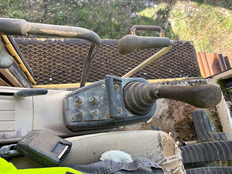 1995-caterpillar-375l-image-65