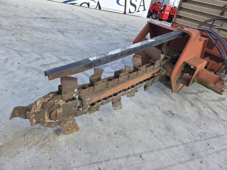 ditch-witch-350sx-image-10