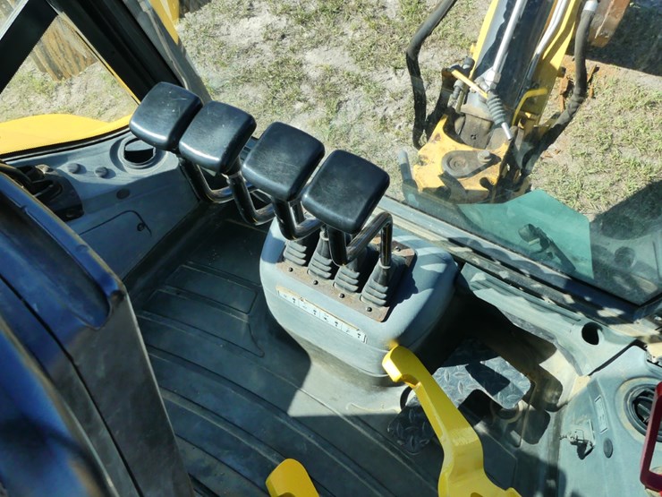 new-holland-b95c-image-15