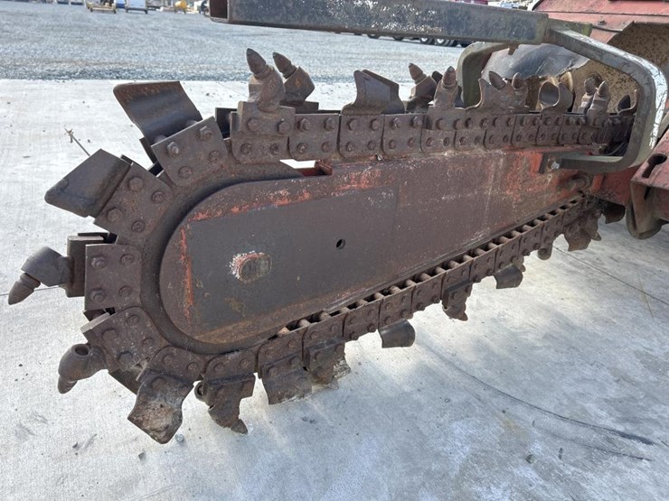 ditch-witch-2300-image-22