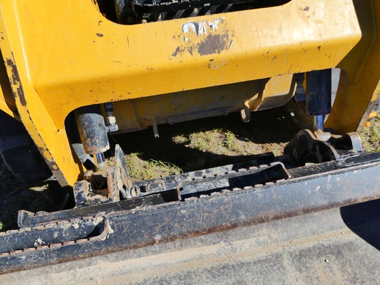 2022-caterpillar-259d3-image-11