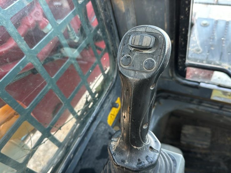 2018-takeuchi-tl8-image-33