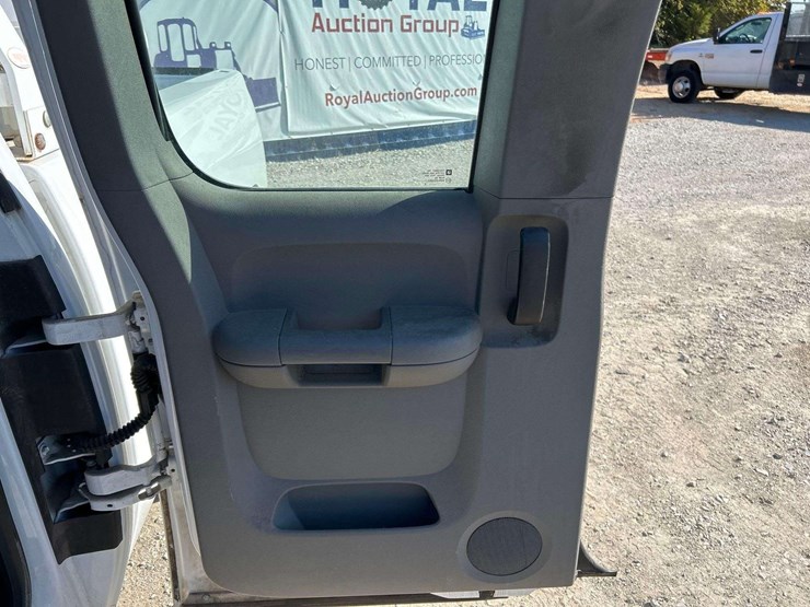 2013-chevrolet-silverado-1500-image-17