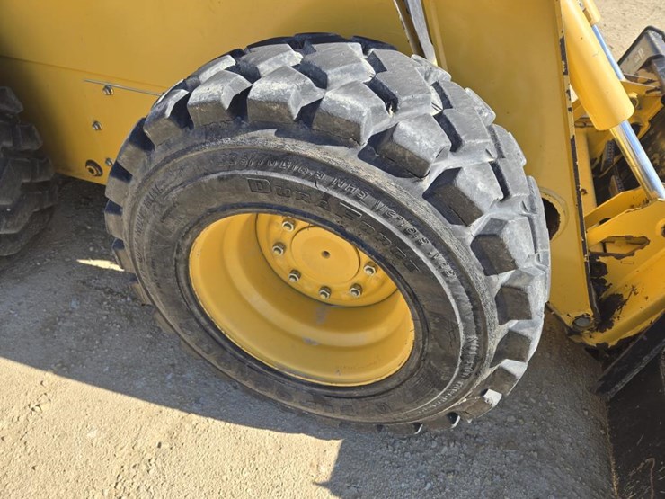 john-deere-325-image-5