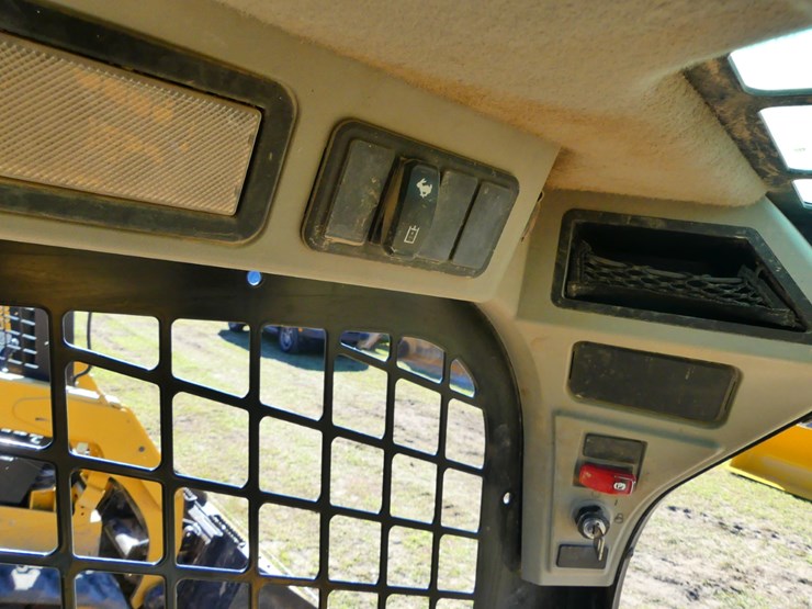 2022-caterpillar-259d3-image-16