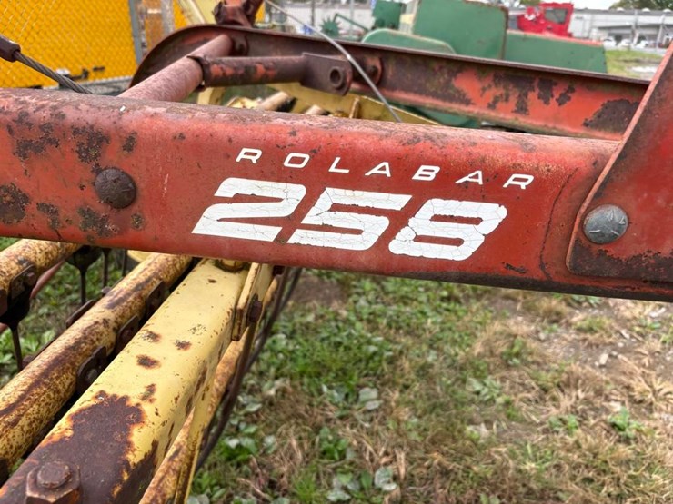 new-holland-258-image-4