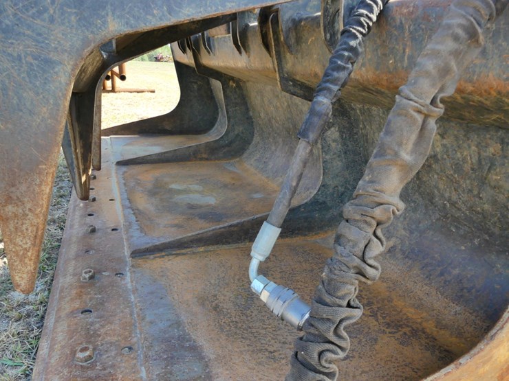 2021-caterpillar-80-image-4