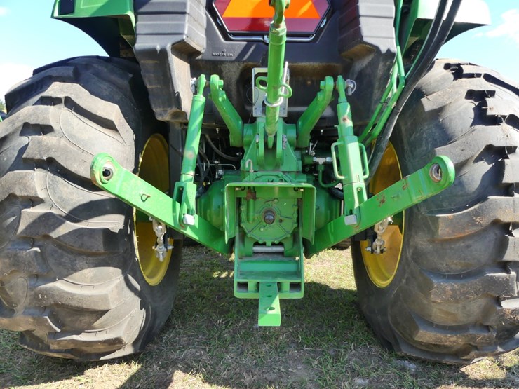 2018-john-deere-4052m-image-5