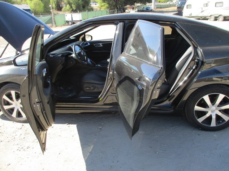 2016-toyota-mirai-sedan,-image-12