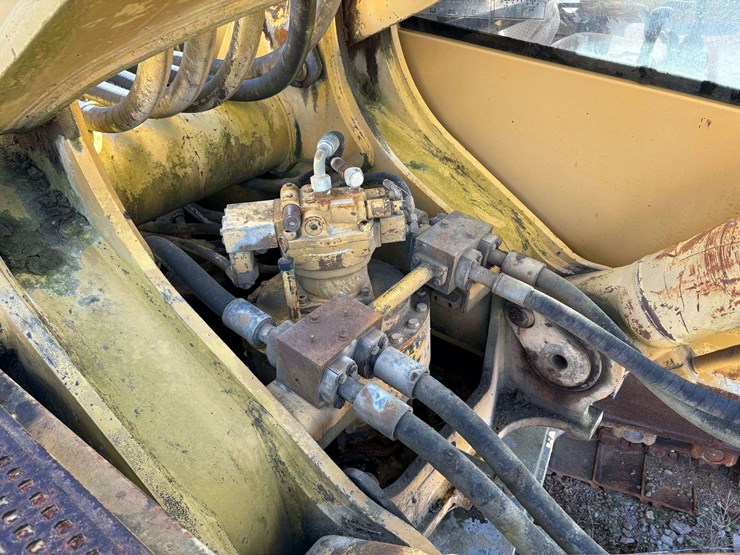 1998-caterpillar-375l-image-30