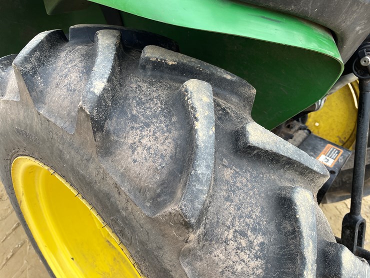 john-deere-3032e-image-80