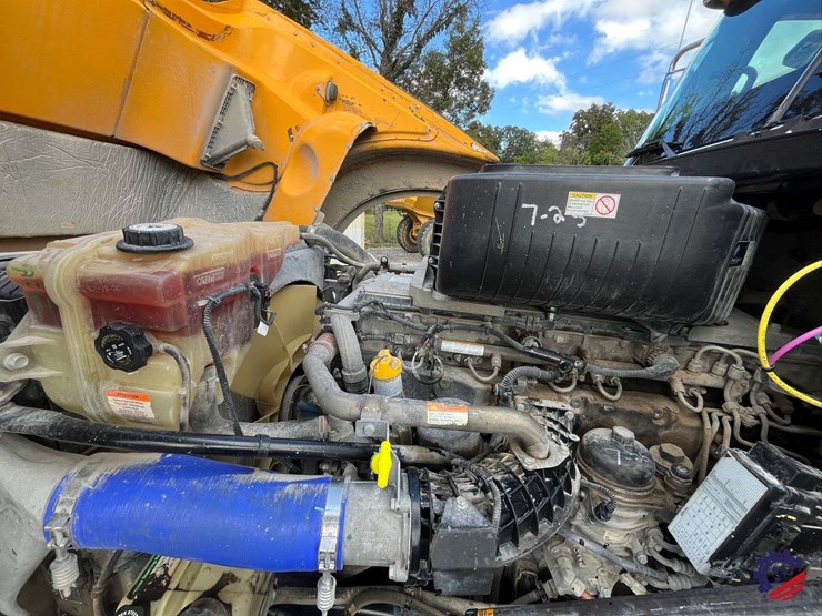 2020-freightliner-122sd-image-54