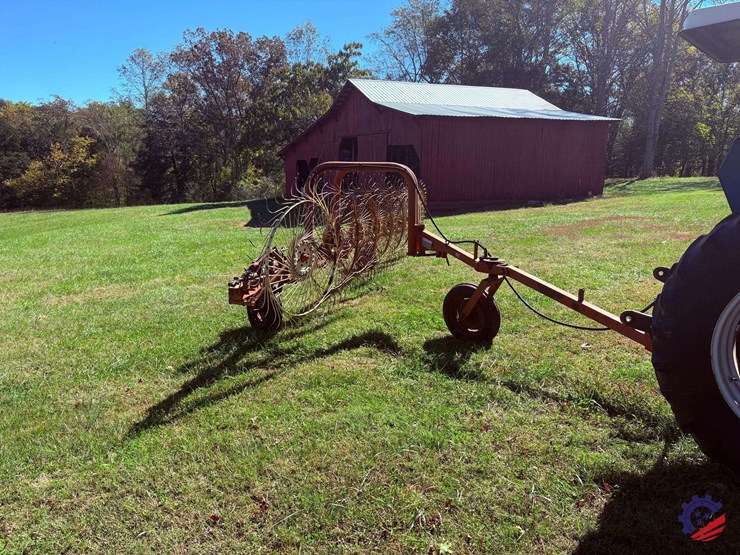 enoagricola-rossi-rt7-9-9-wheel-hay-rake-image-5