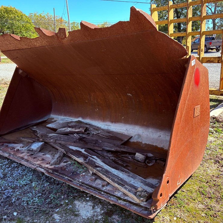 Smooth Bucket Attachment