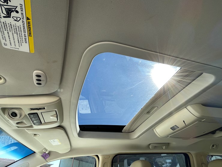 2010-volkswagen-routan-image-72