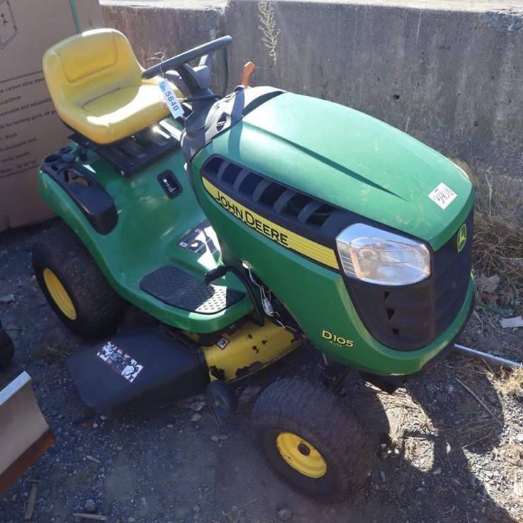 JOHN DEERE D105