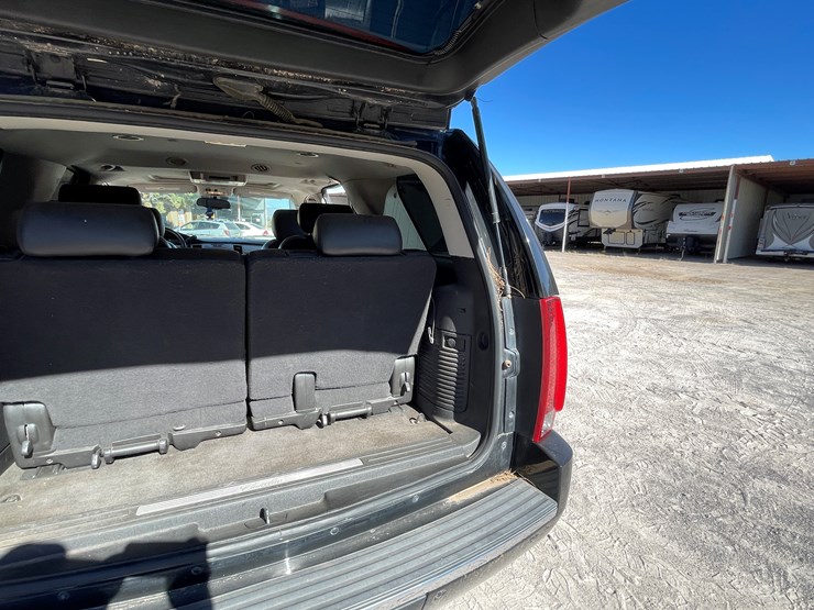 2010-cadillac-escalade-image-96