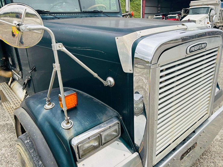 1999-freightliner-tri-axle-dump-truck-image-52