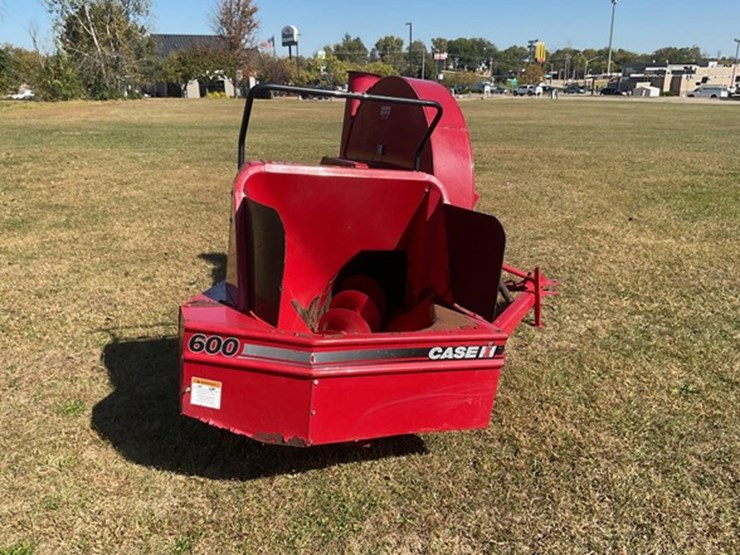 2012-case-ih-600-image-4