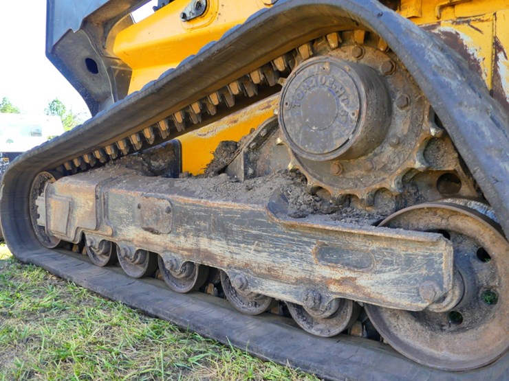 2021-deere-333g-image-5