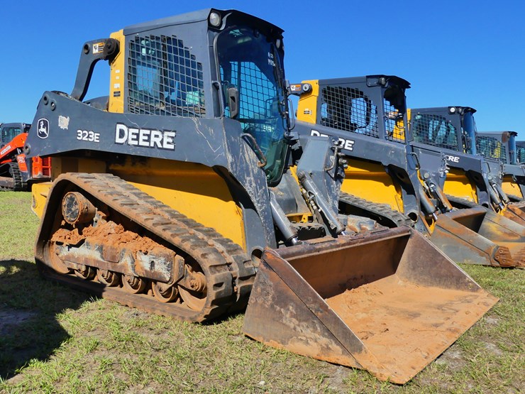 2018-deere-323e-image-1