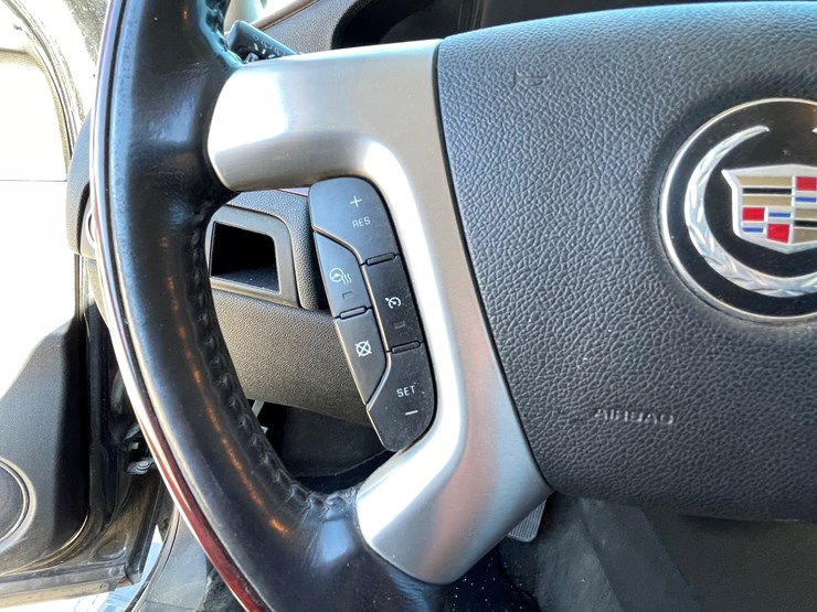 2010-cadillac-escalade-image-56